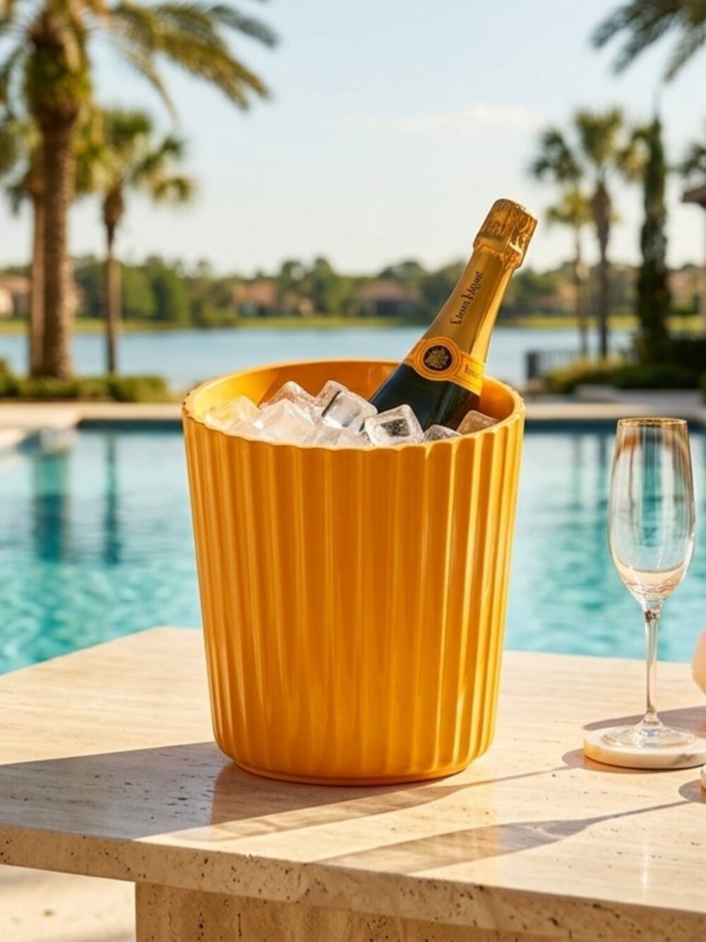 Veuve Cliquot Sunrays Ice Bucket Set with 6 flutes Latest Style Rare Brand New - Picture 6 of 7